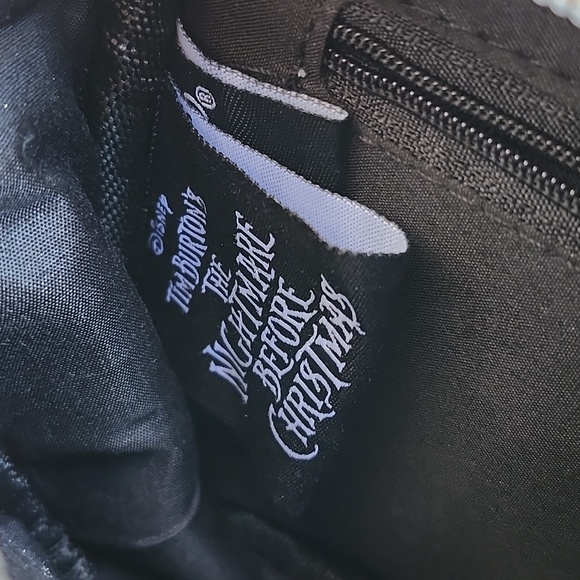 BIOWORLD DISNEY "THE NIGHT BEFORE CHRISTMAS" CROSSBODY BAG - Picture 8 of 12